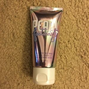 Perfectly posh pearl fectionist face mask